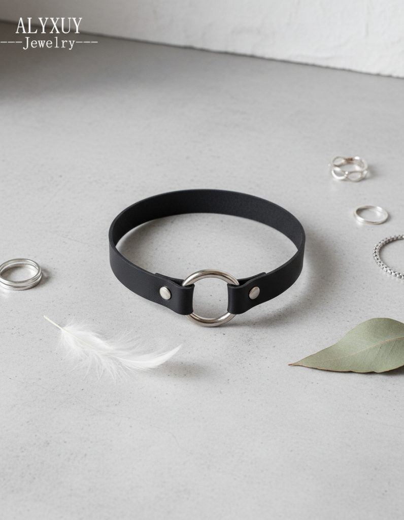 Choker Lunar - Collar Ecocuero Egirl Dark Bruja Gotico