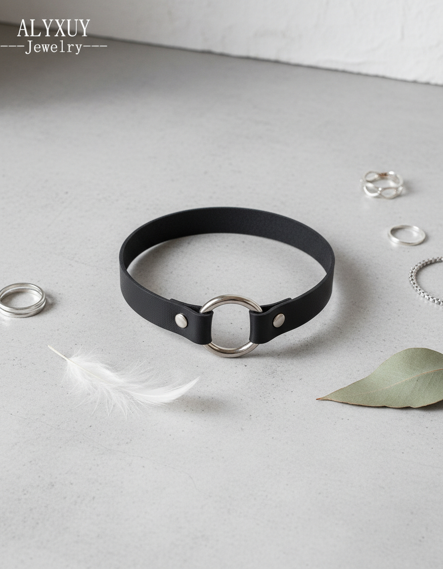 Choker Lunar - Collar Ecocuero Egirl Dark Bruja Gotico