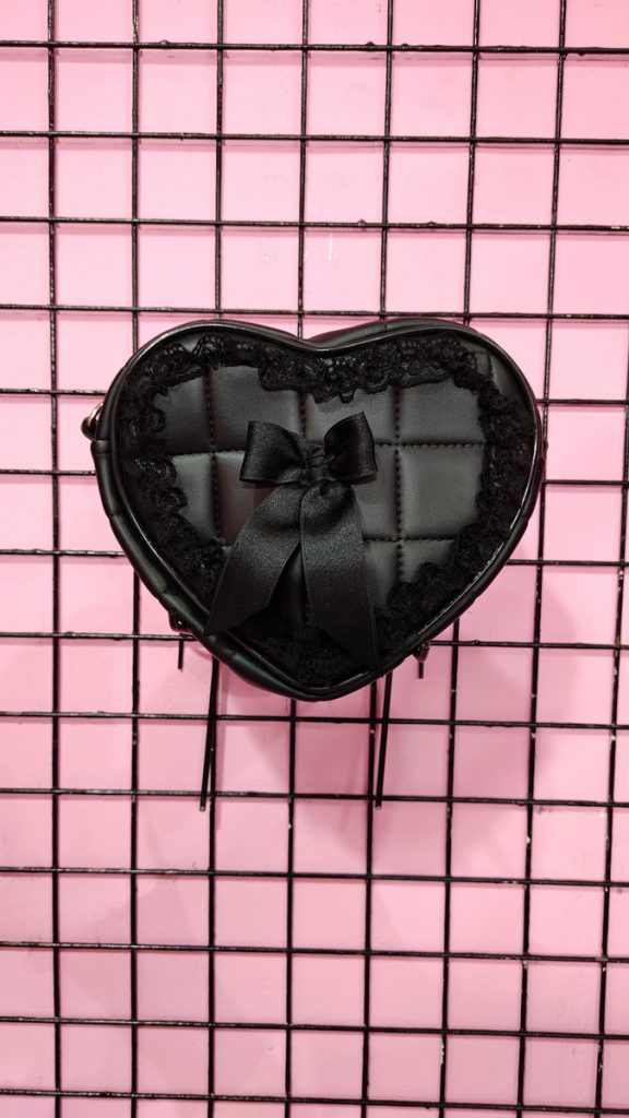 Cartera Dark Corazón Moño Not Today Eco-cuero