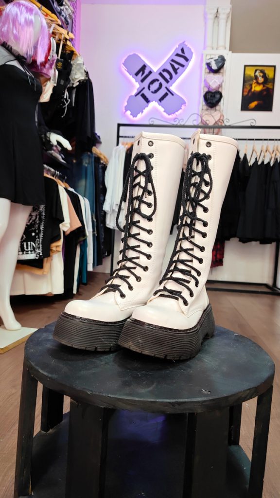 Borcegos Street Rebel Bota Urbana Caña Media Blanca