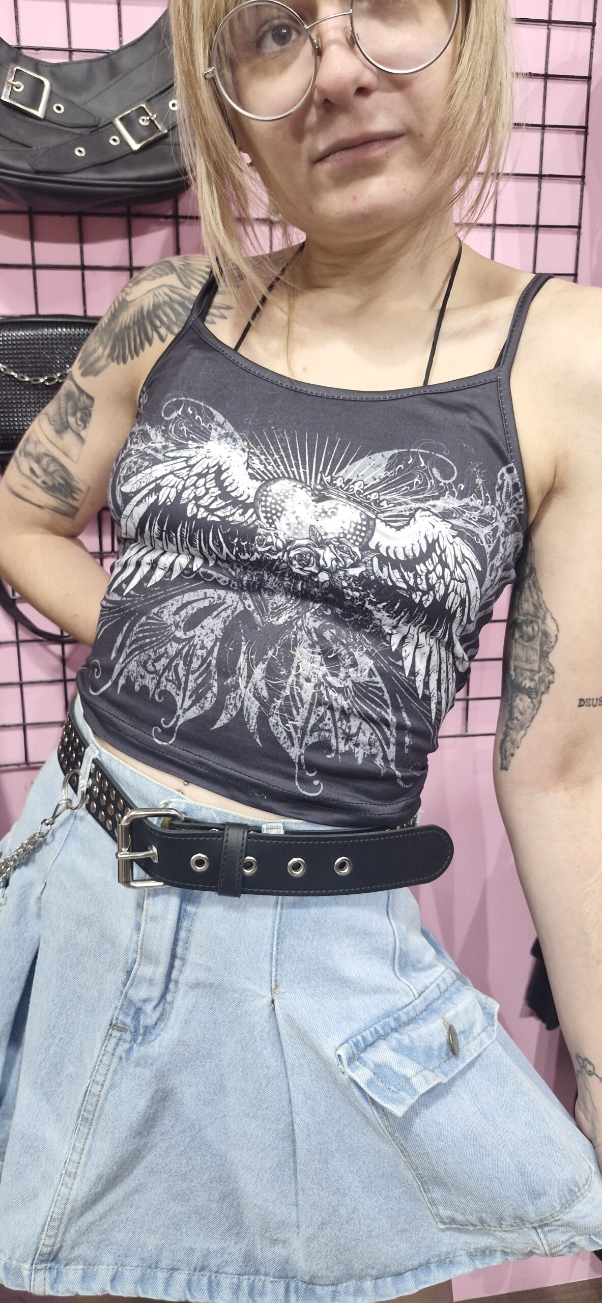 Top Musculosa Negra Estampas Dark Calaveras Alas Gótico - Image 5