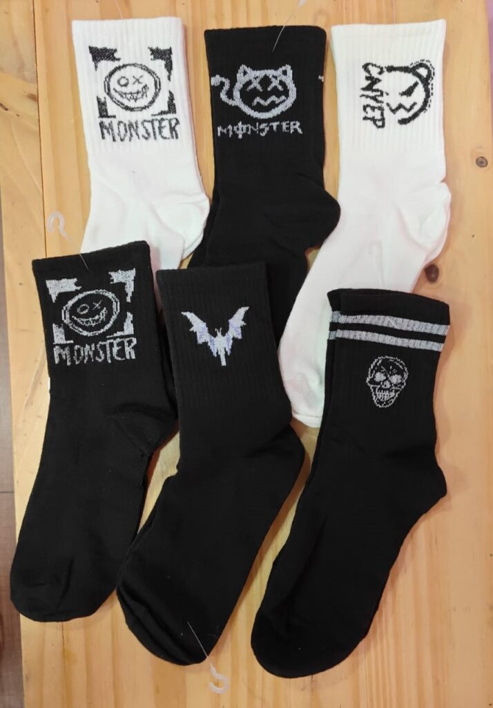 Medias Estampadas Negras y Blancas – Estilo Kpop / Grunge / Gótico