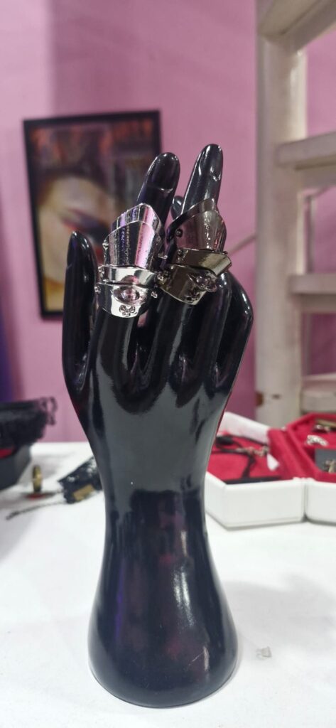 Anillo Armadura Metálico Ajustable – Estilo Cyber Gótico