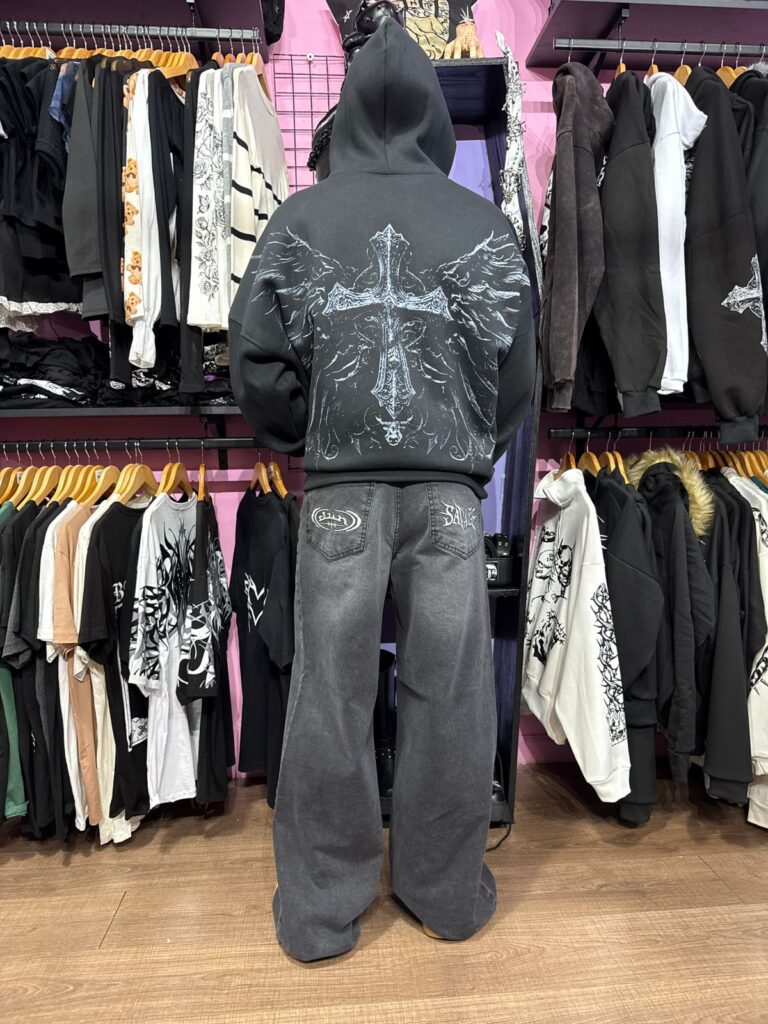 Jean Baggy Gris Bordado Dark – Estilo Streetwear Gótico