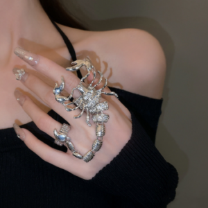 Anillo Escorpión Articulado Plateado  – Estilo Gótico Impactante