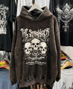Buzo Oversize Vintage con Estampa de Cráneos – Estilo Grunge Dark