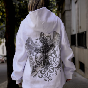 Buzo Oversize Blanco con Cruz y Alas – Estilo Gótico Streetwear