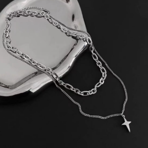 Collar Triple Cadena con Estrella – Estilo Minimalista Urbano