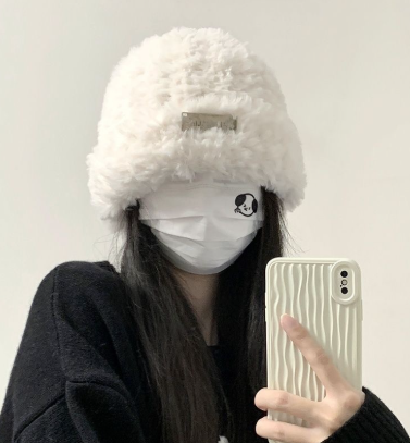 Gorro Peluche Dark Blanco – Not Today Originals - Image 2